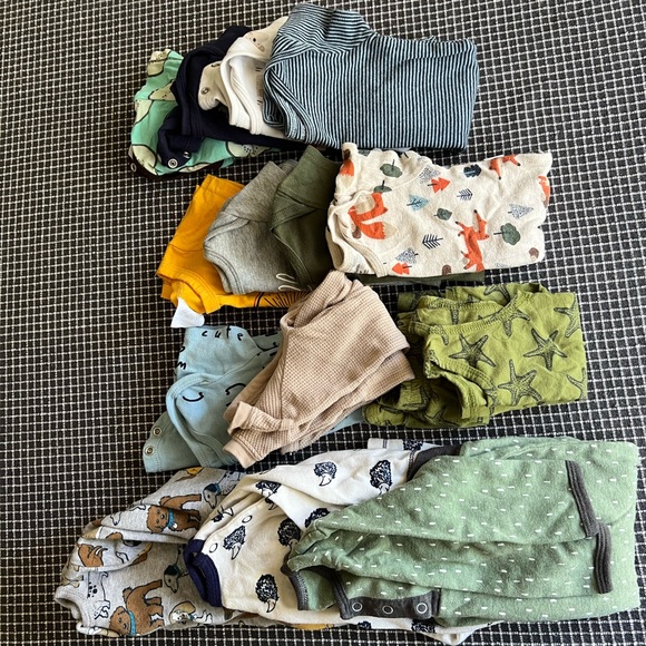 15 PEICE 3-6 MONTH INFANT BABY CLOTHING LOT BUNDLE ONSIES LONG SLEEVE FOOTIES - Picture 2 of 10